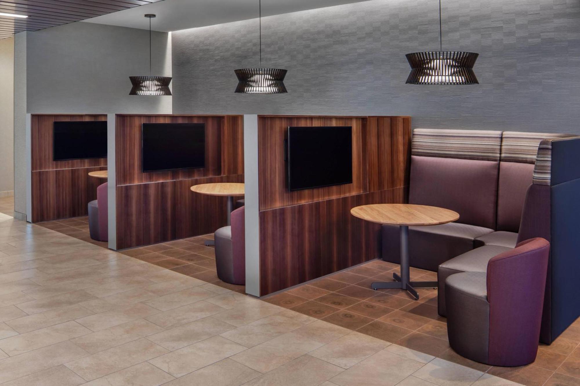 Courtyard By Marriott Wayne Fairfield Hotel Kültér fotó